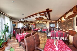 Breakfast, lunch and dinner served