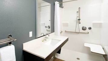 Chuveiro/banheira combinados, secador de cabelo (mediante solicitação)