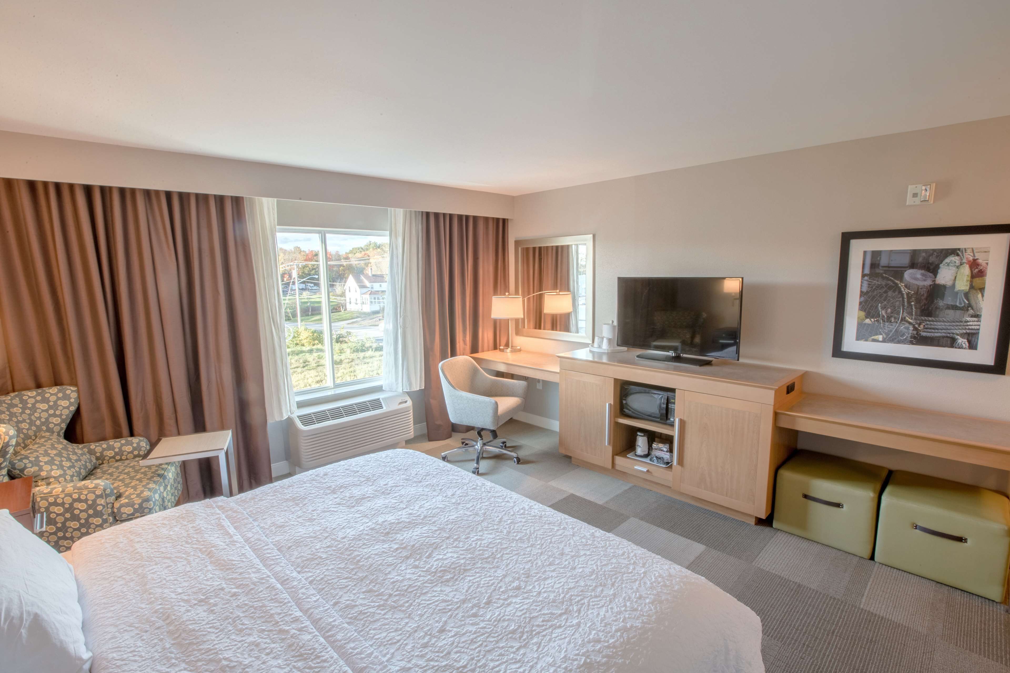 room, 1 king bed (roll-in shower) | individually furnished, free cots/infant beds, free wifi, bed sheets