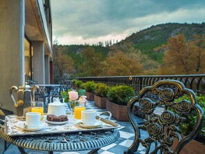 Outdoor dining - PARAISO CASA DE MONTAÑA (San Martin de los Andes)