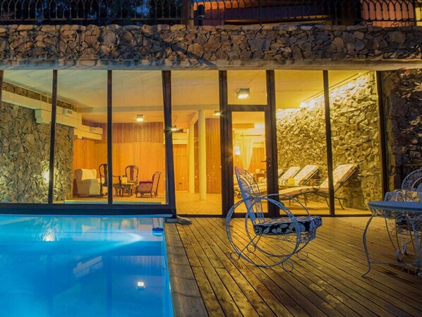 Indoor pool, outdoor pool - PARAISO CASA DE MONTAÑA (San Martin de los Andes)