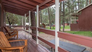 Eagle's Nest Cabin | Porch