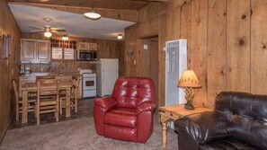Hummingbird Cabin | Dining - Canyon Cabins (Ruidoso)