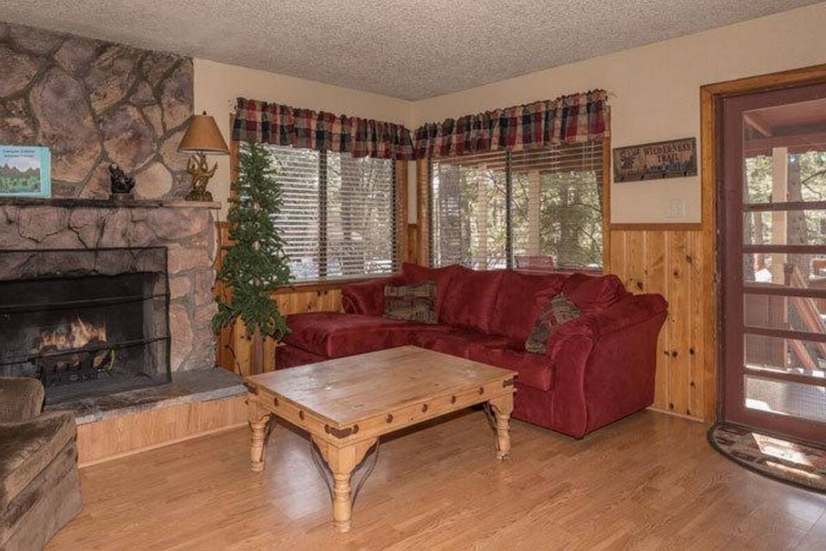 Big Bear Cabin | Living room | 40-inch flat-screen TV with digital channels, TV, fireplace