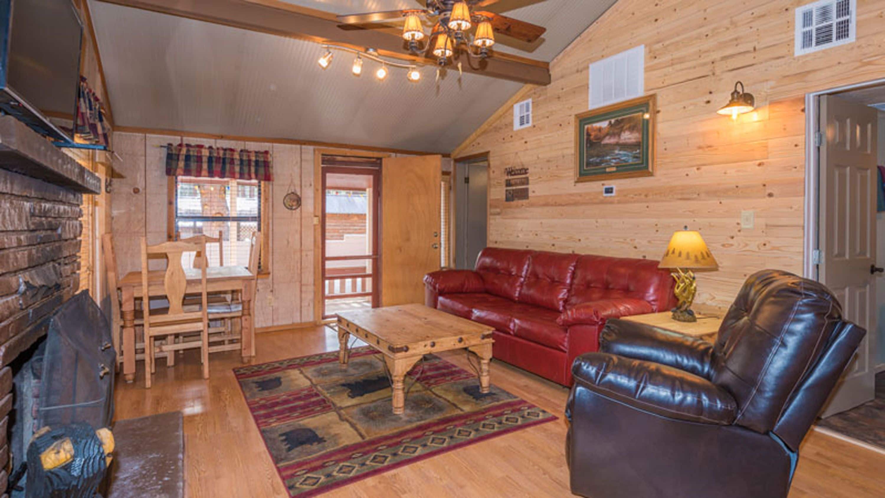 Raven Cabin | Living area