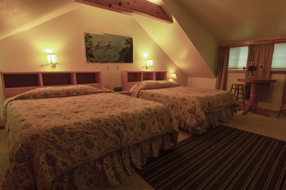 Room, 2 Queen Beds (Room 22) | Living area