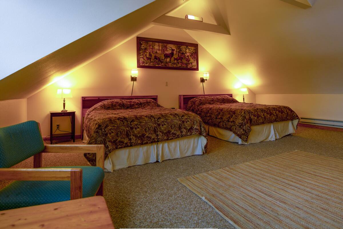 Room, 2 Queen Beds (Room 24) | Living area