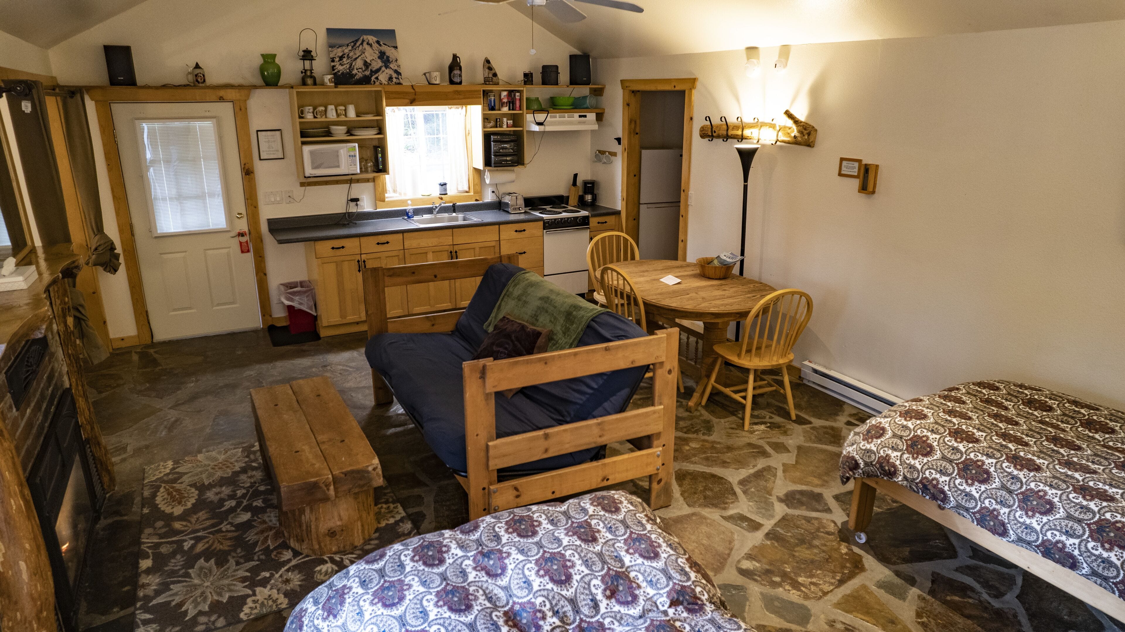 Cabin (The Cottage) | Living area