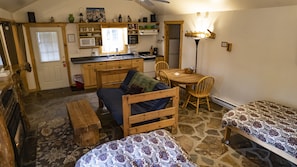 Living area - Whittaker's Motel & Historic Bunkhouse (Ashford)
