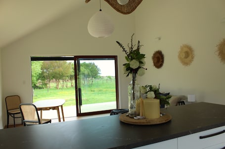 Premium House | In-room dining. The Barn Cabins & Camp