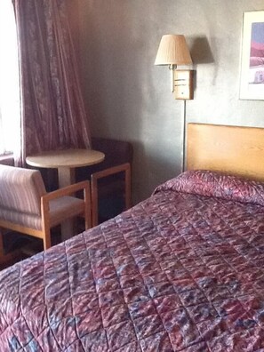 Desk, free WiFi, bed sheets - Snowy River Inn (Show Low)
