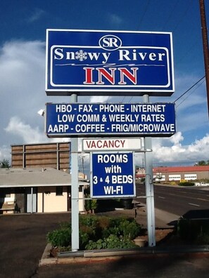 Exterior - Snowy River Inn (Show Low)