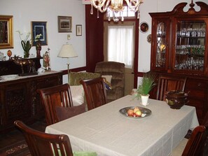 Termasuk sarapan penuh setiap hari 