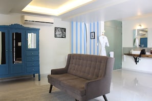 Master Suite Double Room | 1 bedroom, premium bedding, down comforters, in-room safe