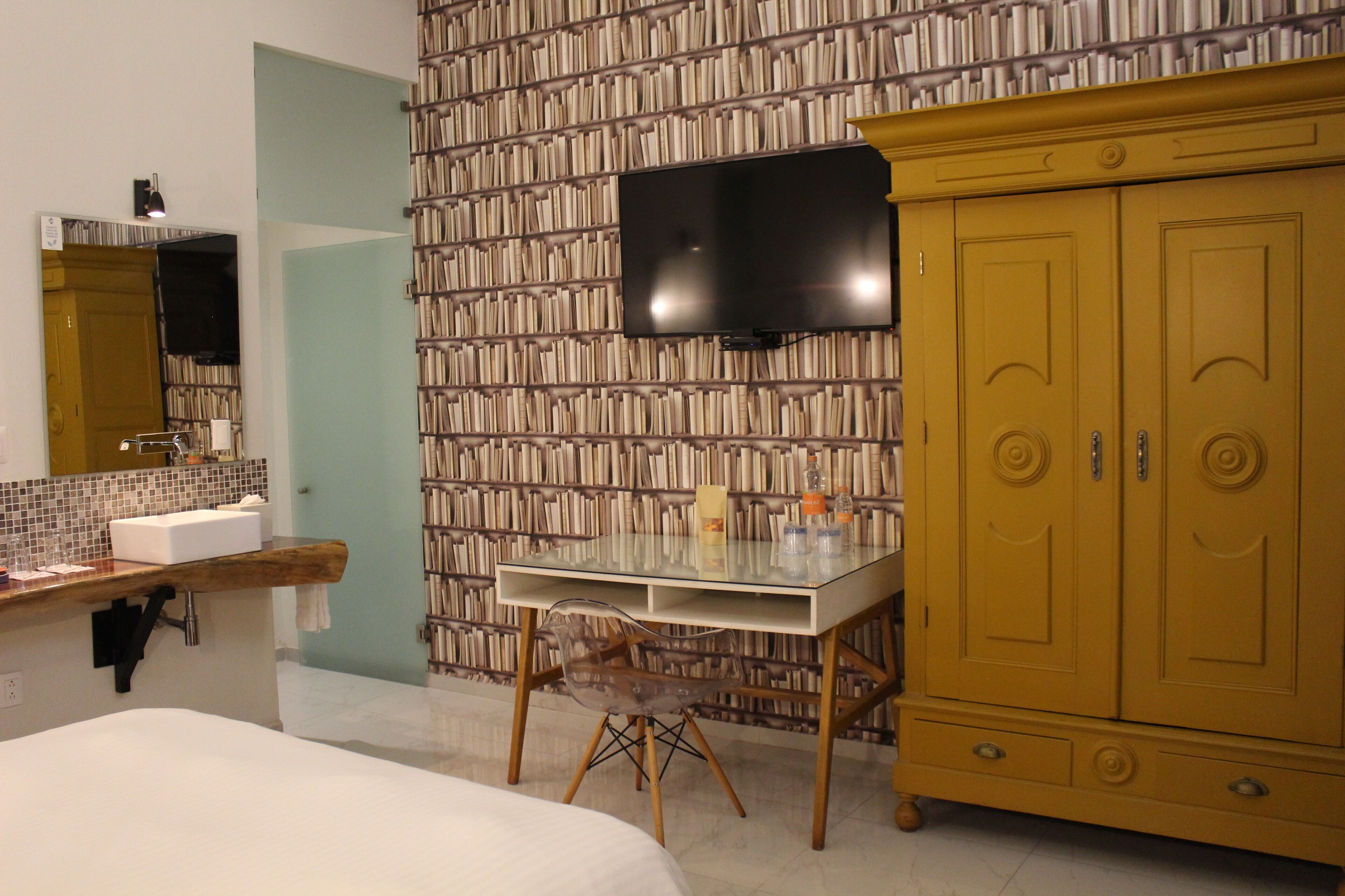 basic queen room | 1 bedroom, premium bedding, down duvets, in-room safe