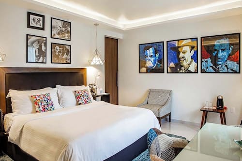 Deluxe King Room | Ropa de cama de alta calidad y edredón
