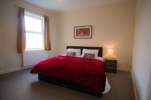 Hus | 2 soverom, lydisolert, strykejern/-brett og wi-fi (inkludert)