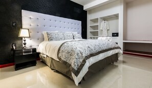 Master Suite | 1 phòng ngủ, bộ đồ giường cao cấp, két bảo mật tại phòng, bàn
