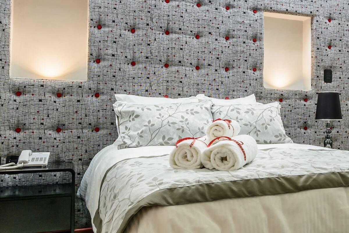 Comfort Single Room, 1 Bedroom, Private Bathroom | 1 bedroom, premium bedding, in-room safe, desk