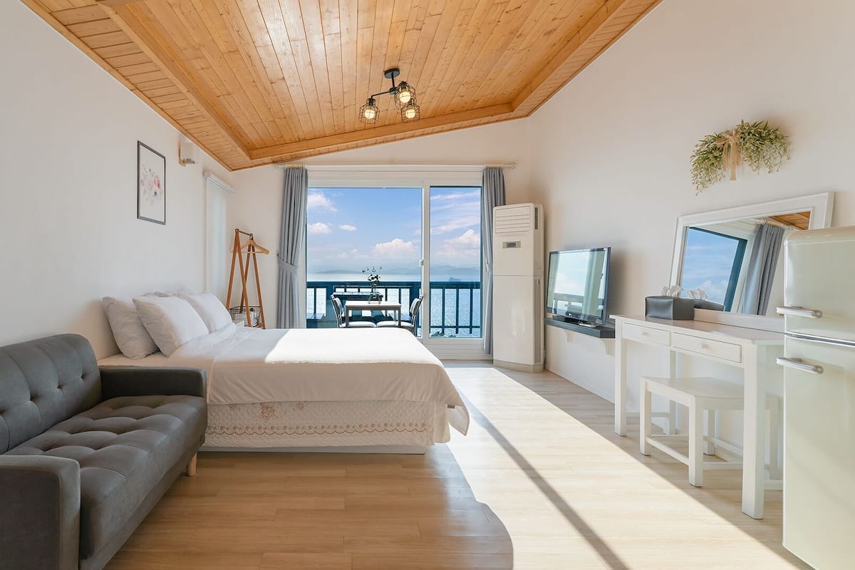 Camera Deluxe, vista mare | Wi-Fi gratuito, lenzuola