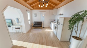 Studio Suite, Sea View | Free WiFi, bed sheets - Bluegrad Pension (Namhae)