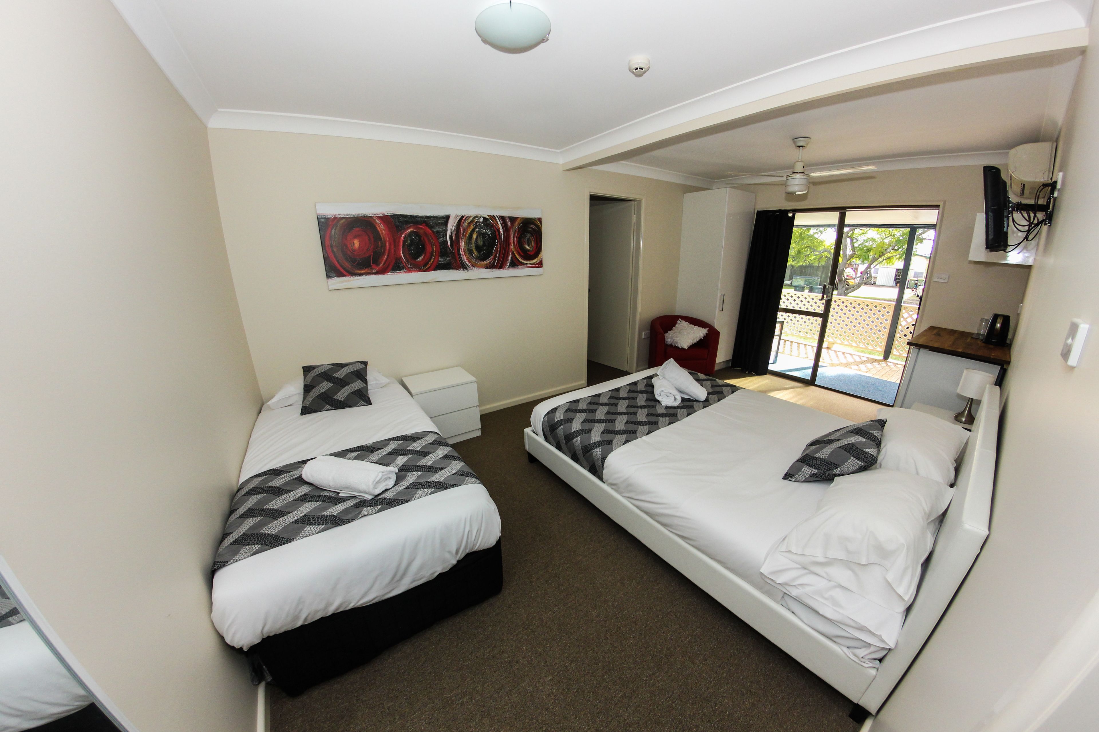 Family Suite | Premium bedding, desk, iron/ironing board, free WiFi