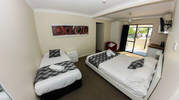 Family Suite | Premium bedding, desk, iron/ironing board, free WiFi