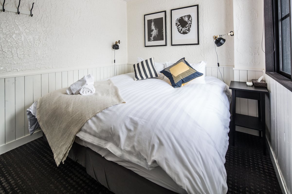 Colchones con pillow-top, tabla de planchar con plancha y wifi gratis 