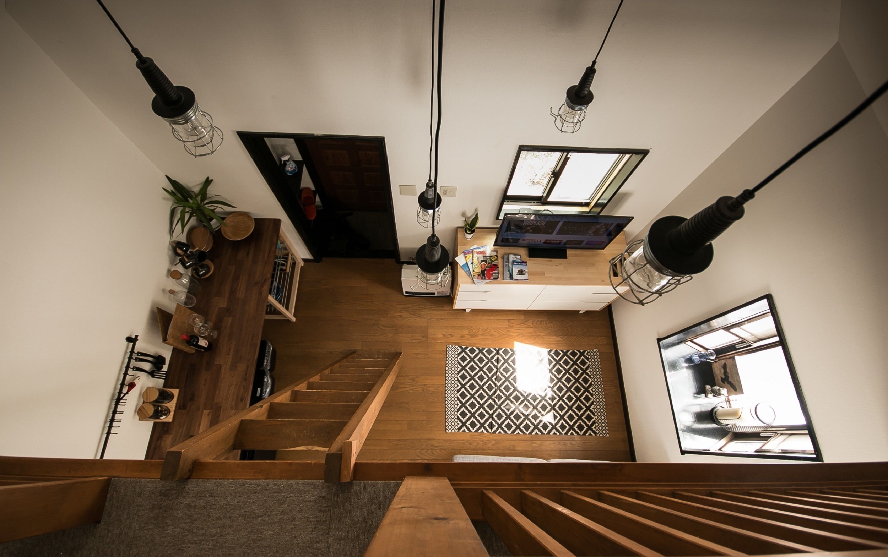 flat-screen tv, netflix, pay films