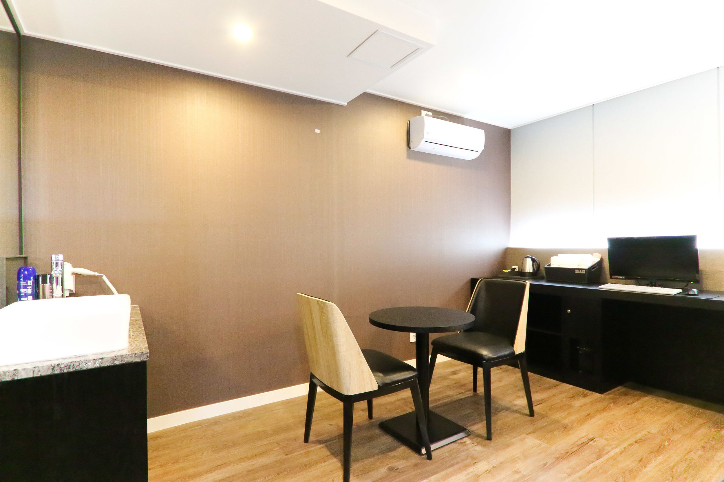 standard double room | room amenity