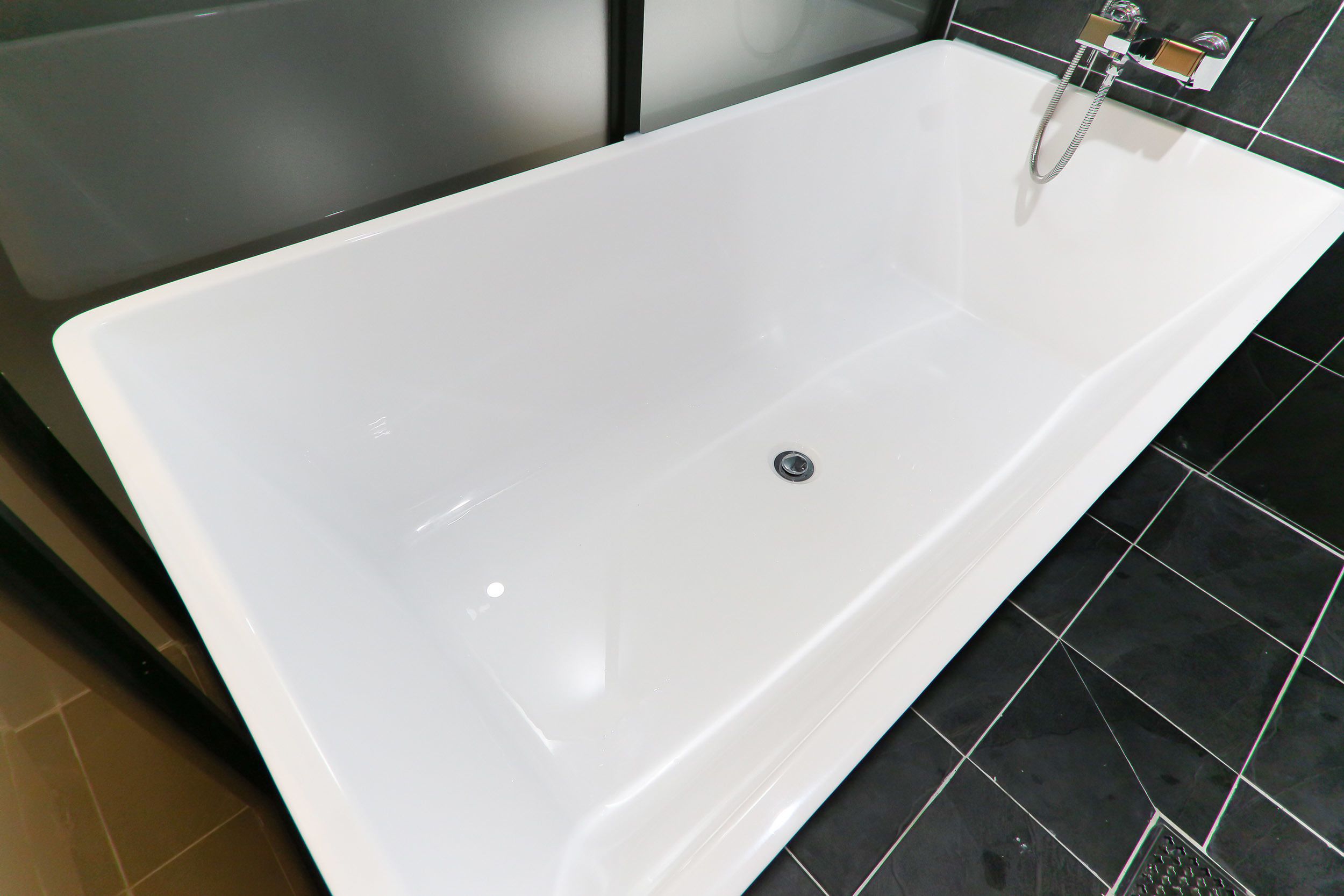 family twin room | deep-soaking bathtub