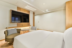Deluxe Room | Individually decorated, individually furnished, desk, free WiFi - Grandis Hotel (Busan)