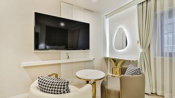 Deluxe Room | Individually decorated, individually furnished, desk, free WiFi