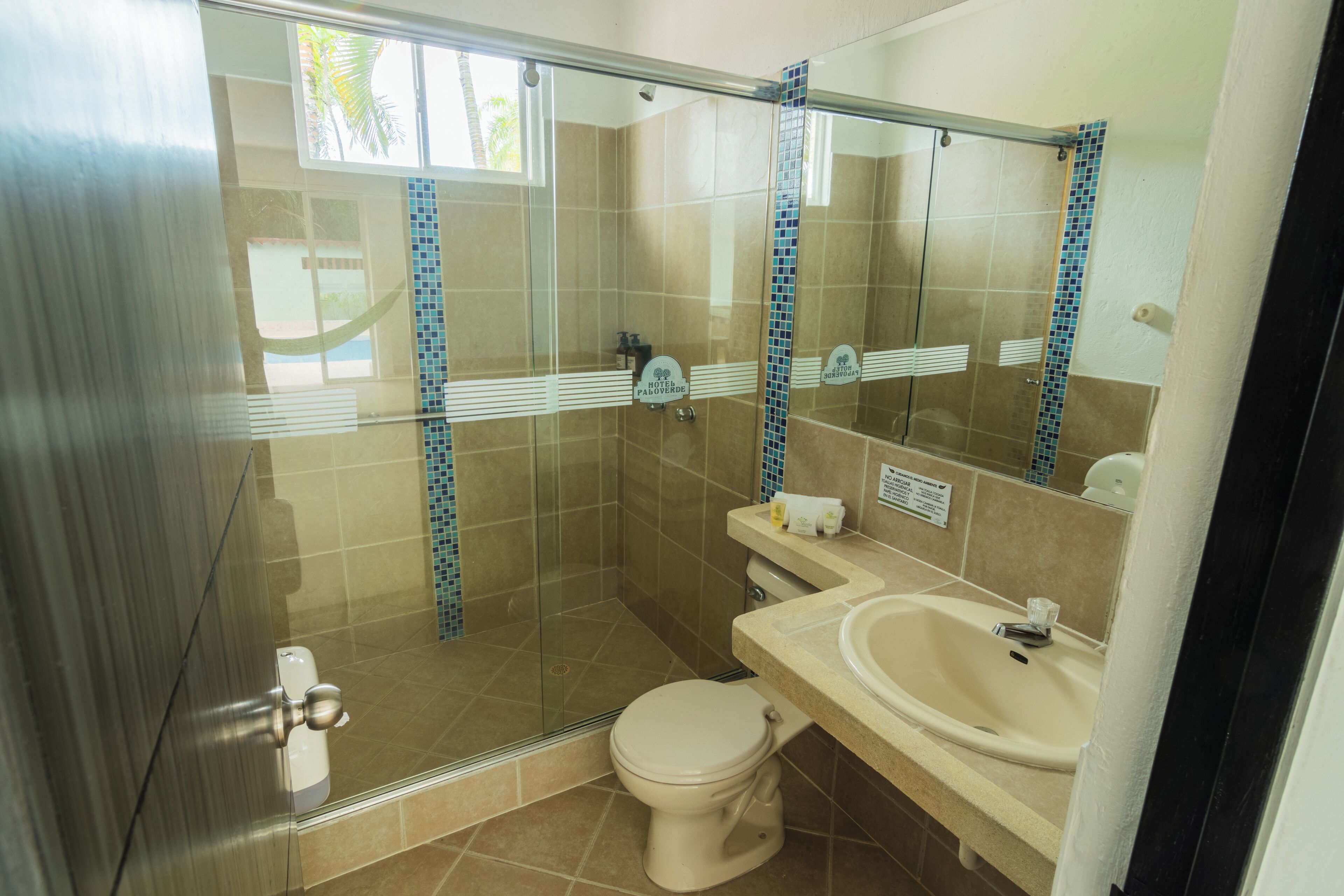 villa, 2 bedrooms (4 people) | bathroom | shower, towels