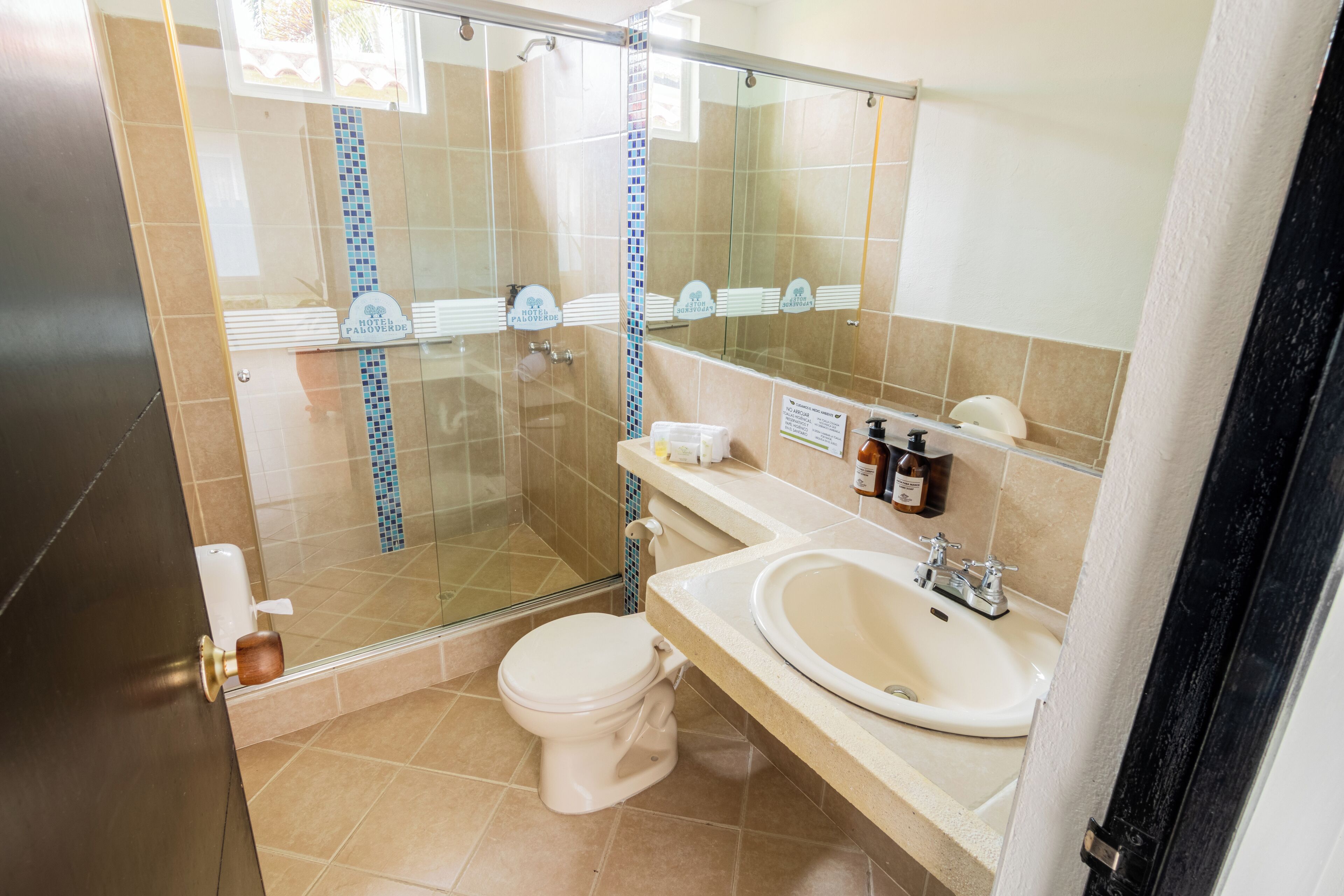 family villa, 3 bedrooms (6 people) | bathroom | shower, towels