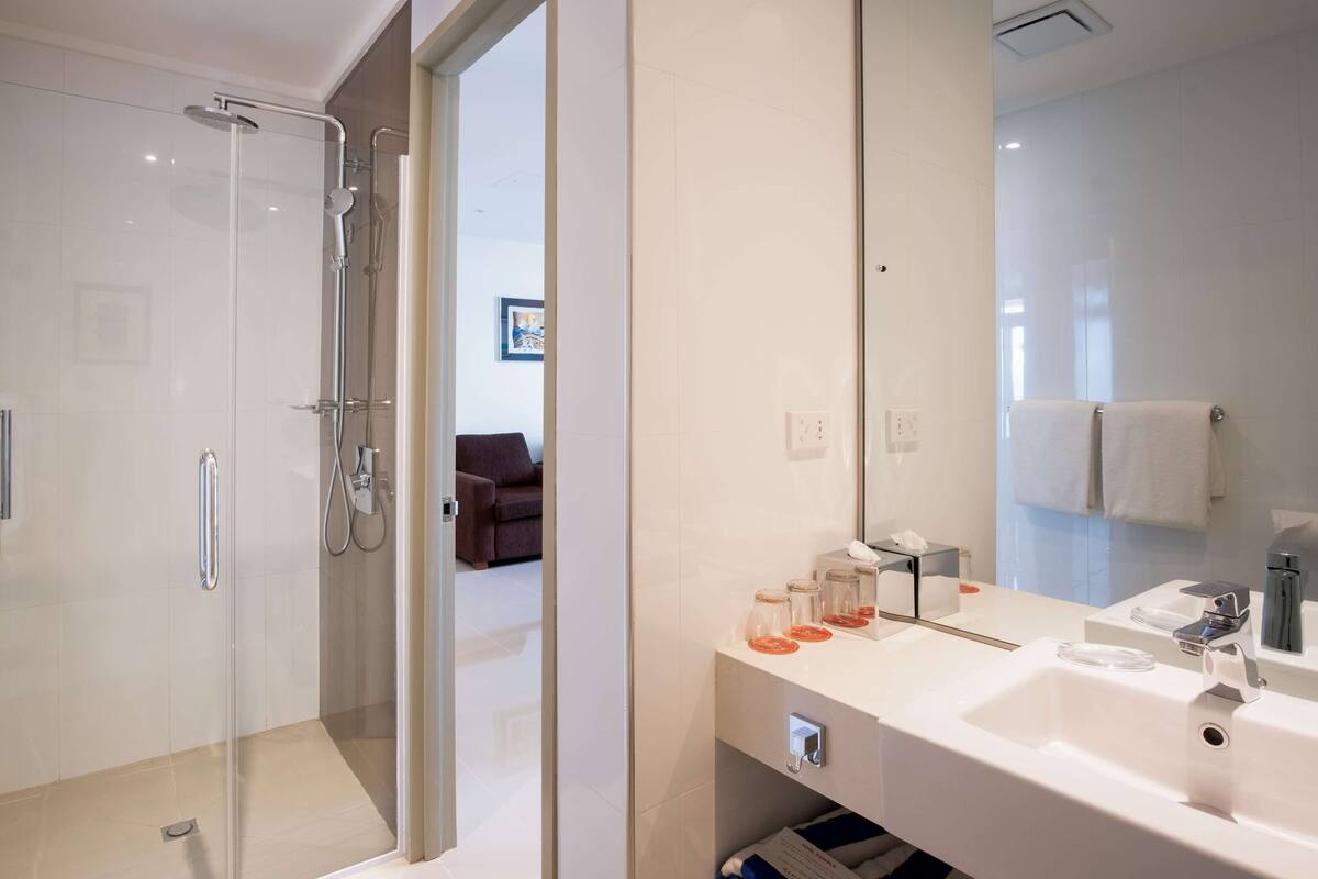 shower, rainfall showerhead, eco-friendly toiletries, hair dryer