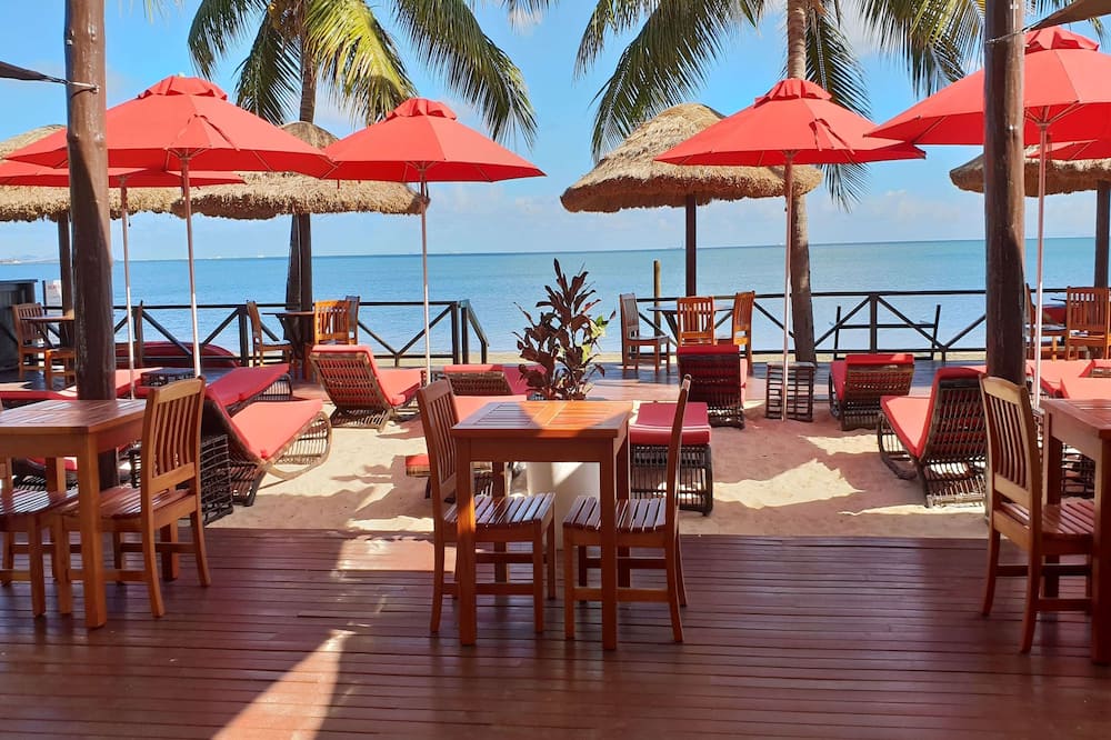 Ramada Suites by Wyndham Wailoaloa Beach Fiji