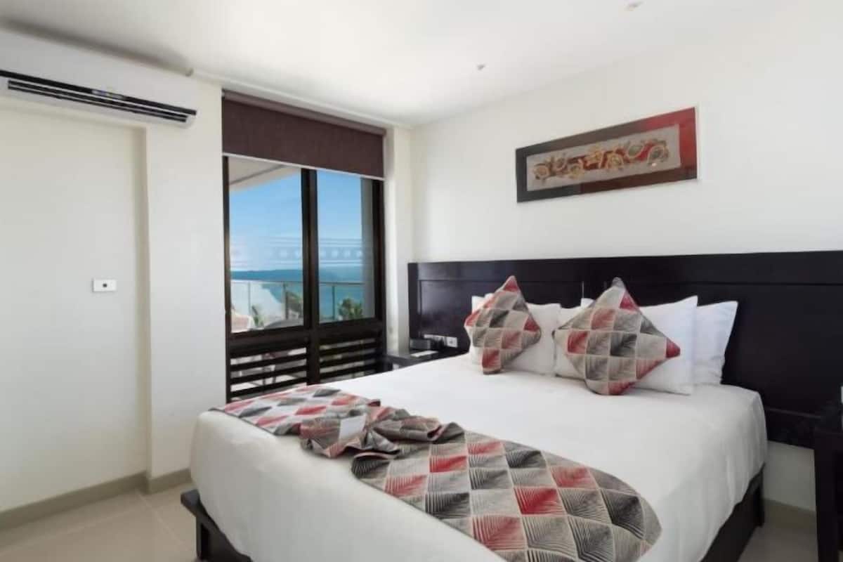 2 bedrooms, premium bedding, down comforters, pillowtop beds