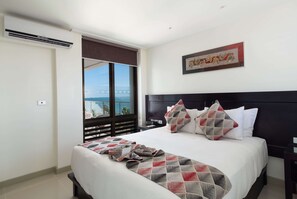 1 King Bed, 2 Single Beds, 2-Bedroom Suite, Partial Ocean View, Non-Smoking | Premium bedding, down comforters, pillowtop beds, in-room safe