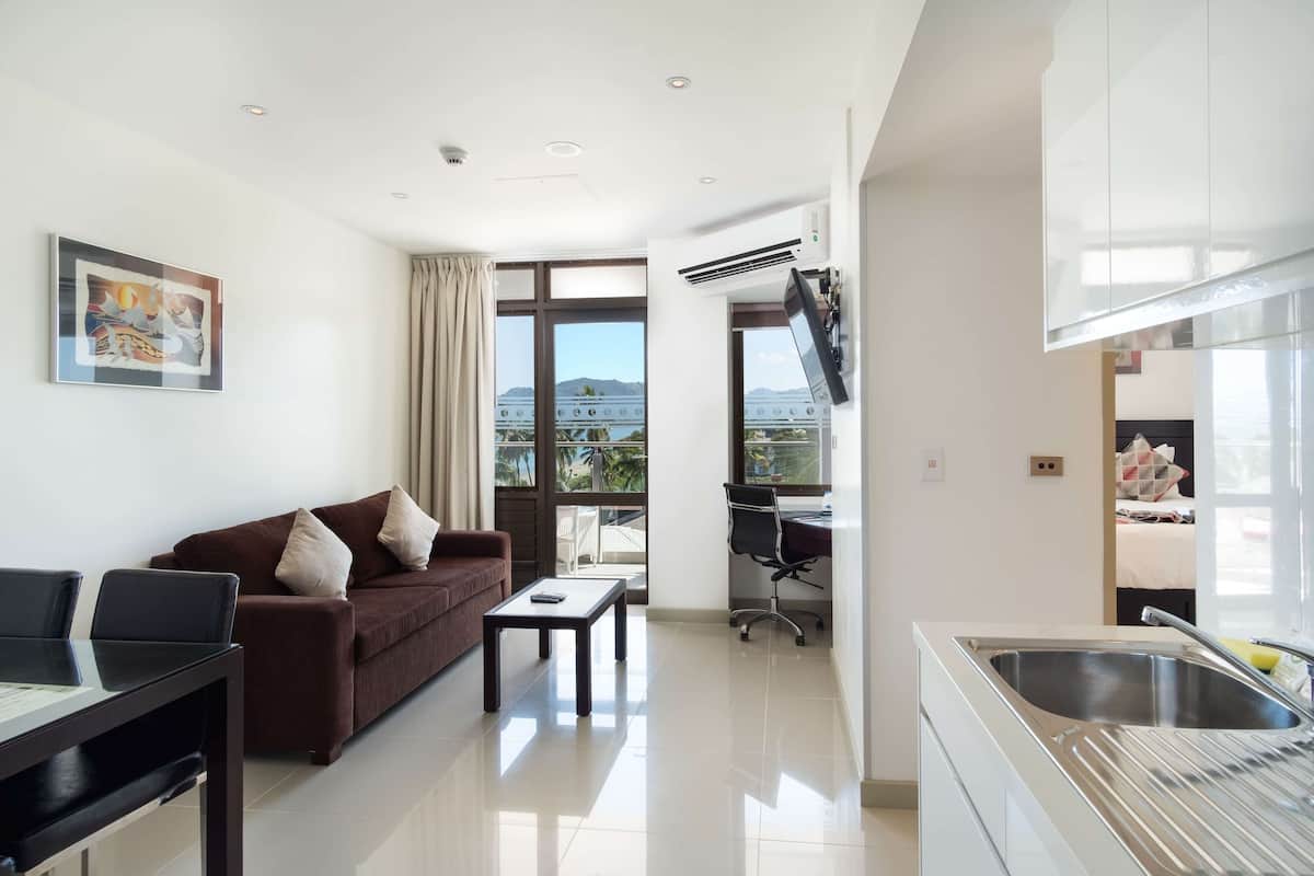 suite, multiple beds, non smoking, partial ocean view | living area | 42-inch flat-screen tv with satellite channels, tv, mp3 dock