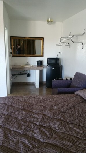 Quarto standard, 1 cama King | Micro-ondas