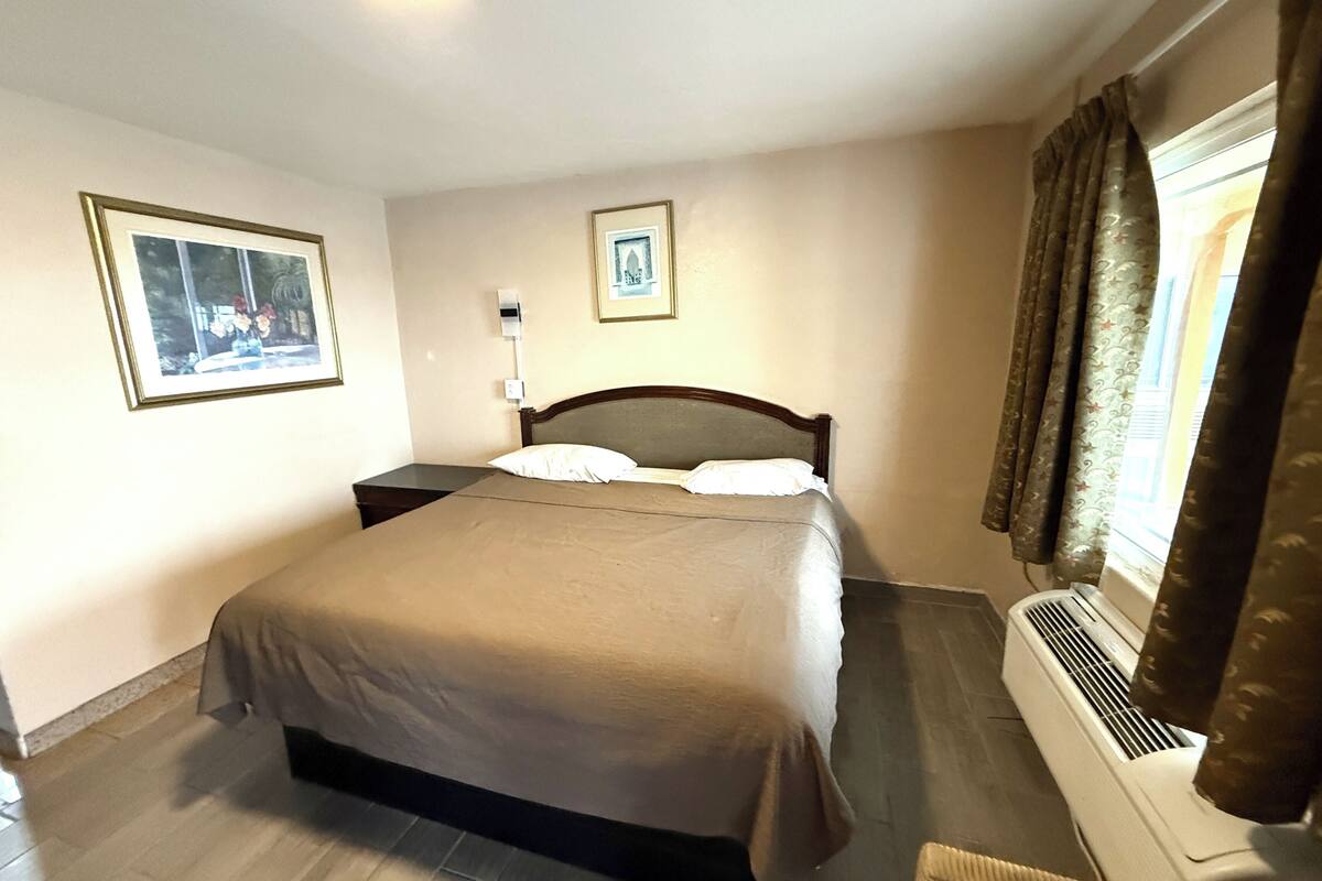 Room, Non Smoking (Full Bed, Accessible)