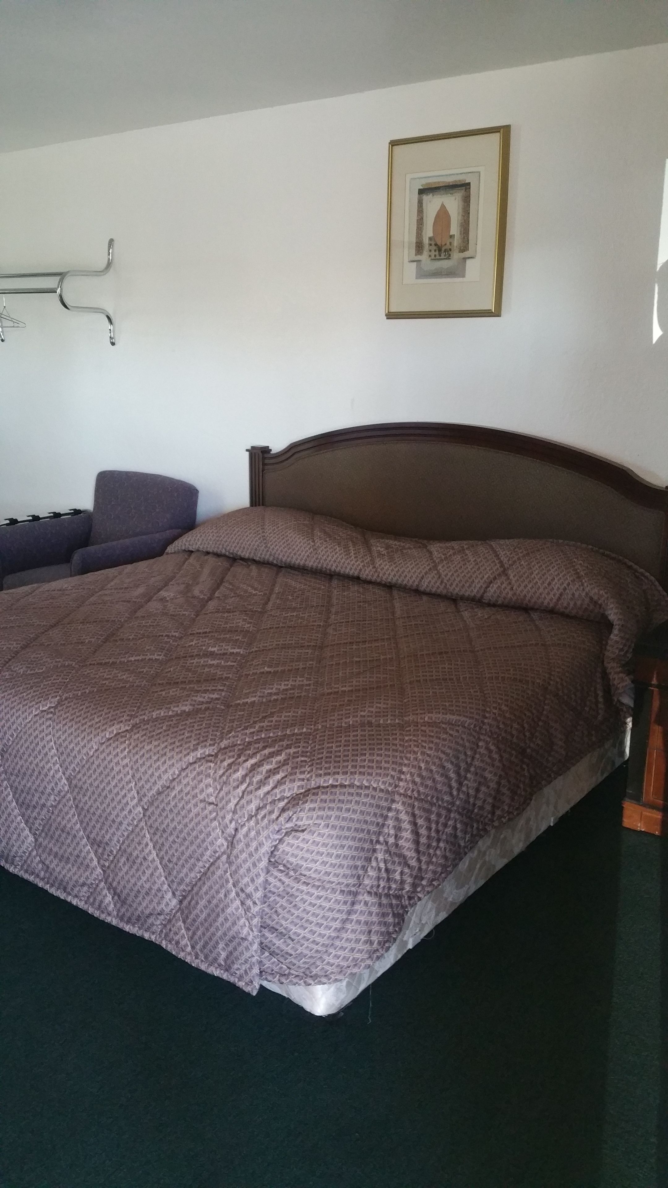 Quarto standard, 1 cama King | Escrivaninha, acesso grátis à internet com fio