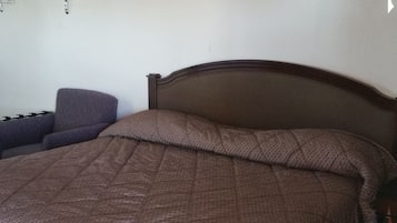 Camera Standard, 1 letto king | Una scrivania, connessione Internet via cavo gratuita