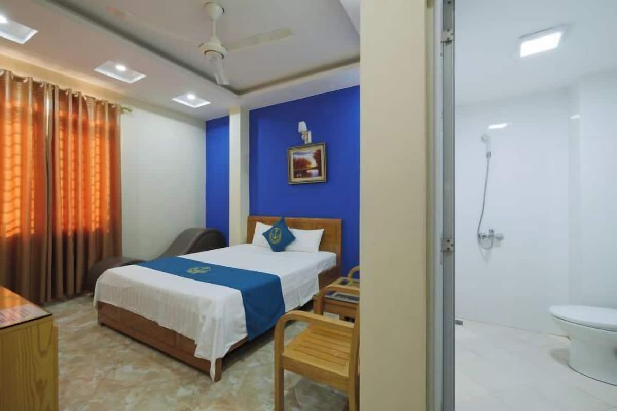 Minibar, desk, soundproofing, free WiFi