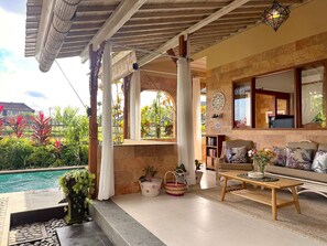 Villa – deluxe, 2 soverom, privat basseng, hageutsikt | Terrasse/patio