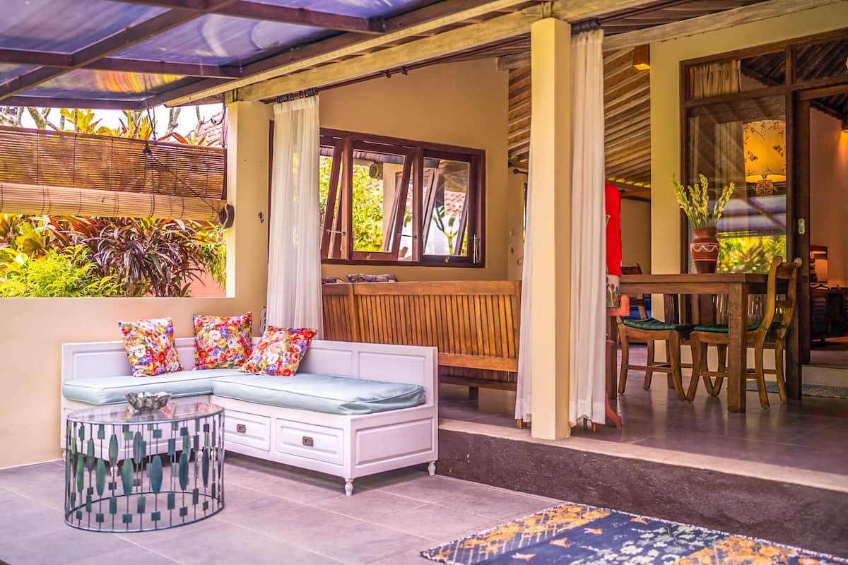 Traditional Cottage, 1 Queen Bed, Garden View | Terrace/patio