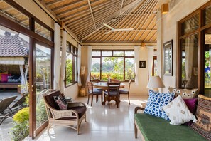 Private Villa Intani, 2 Bedrooms | In-room dining