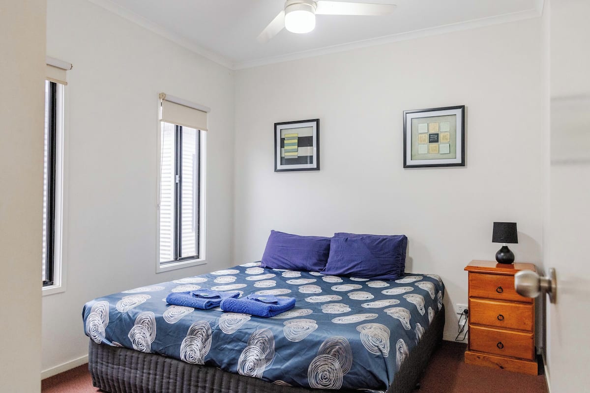 2 bedrooms, individually furnished, free WiFi, bed sheets