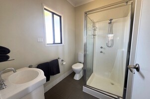 高级小屋, 2 间卧室 | 浴室 | 淋浴设施、吹风机、毛巾、肥皂